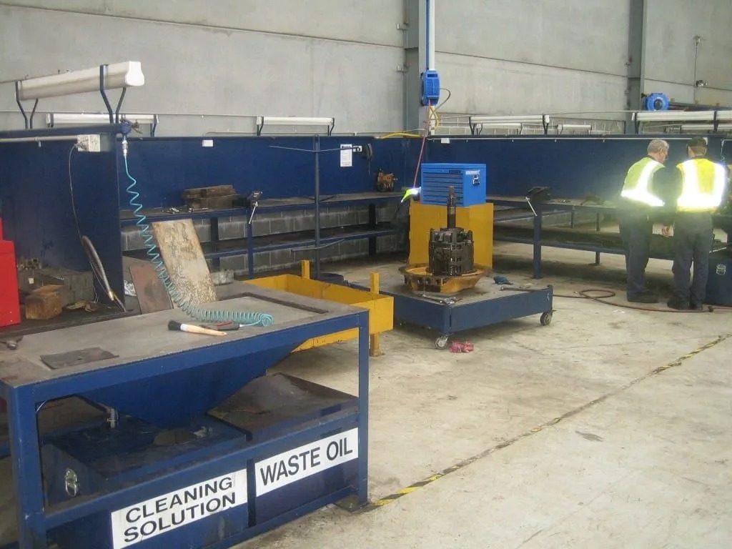 Parts cleaning and waste oil station