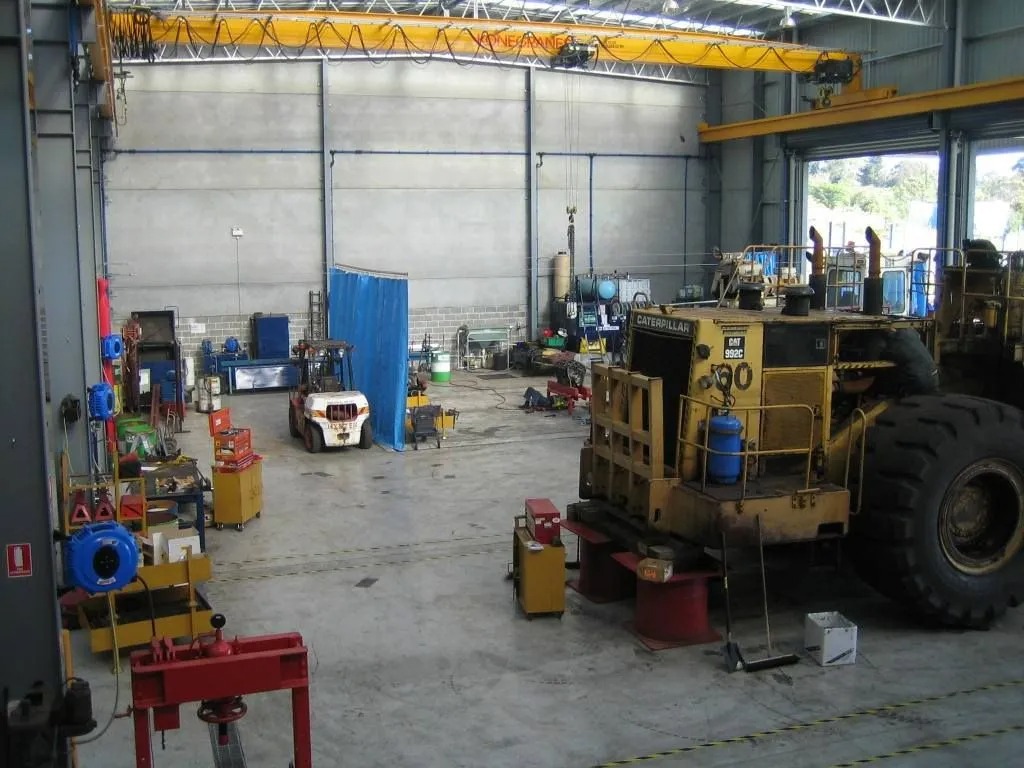 Workshop interior with CAT 992C loader