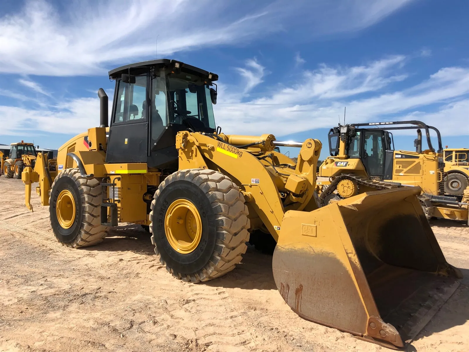 CAT wheel loader with 5,000kg capacity available for hire